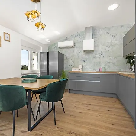 Luxury Lotus&lovor פולה