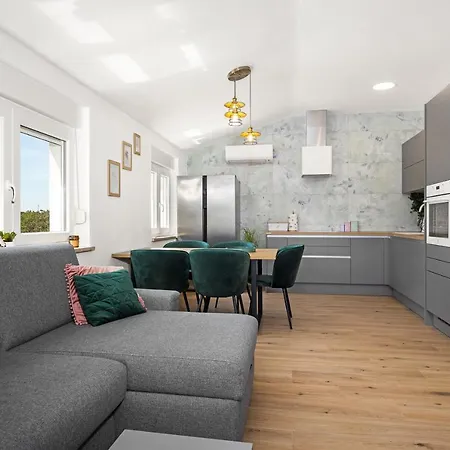 Luxury Lotus&lovor Apartment