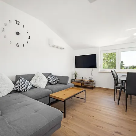 Luxury Lotus&lovor Pula