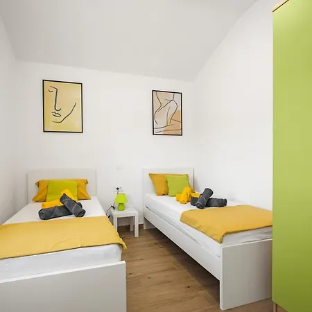 Luxury Lotus&lovor Apartment