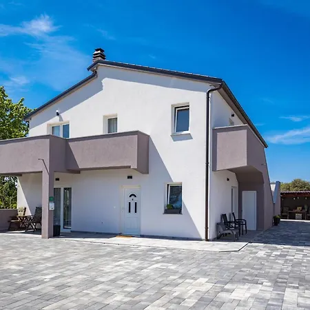 Luxury Lotus&lovor Pula