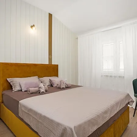 Luxury Lotus&lovor Pula