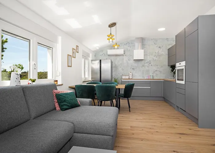 Luxury Lotus&lovor Apartment
