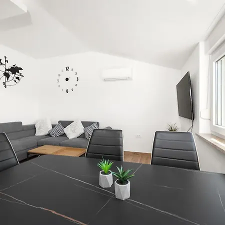 Lägenhet Luxury Lotus&lovor