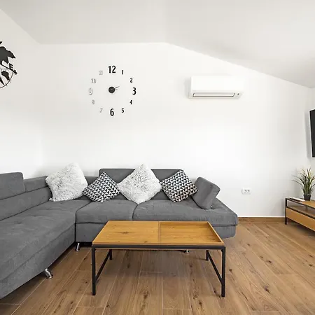 Luxury Lotus&lovor Pula